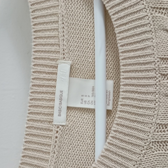 H&M Sweater - Picture 2 of 3